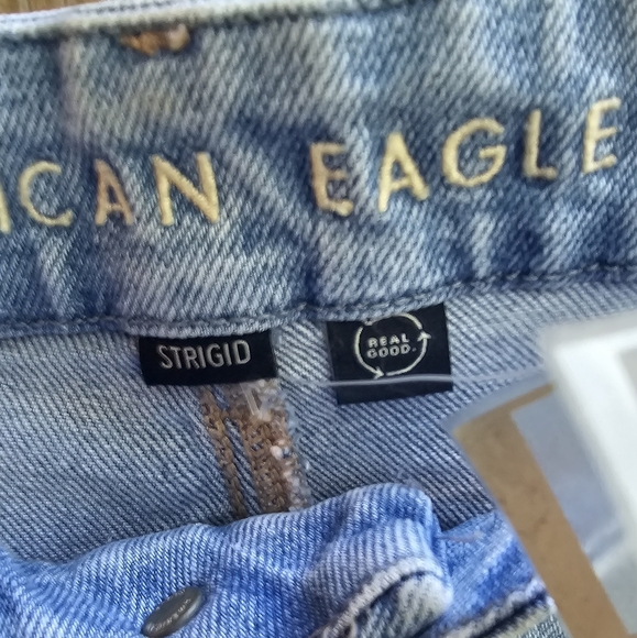 American Eagle Outfitters Strigid Curvy Mom Jeans Short - Picture 2 of 5
